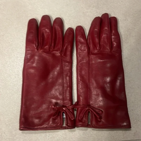 Women’s Portolano Nappa leather gloves in garnet red size 7 NWT $125